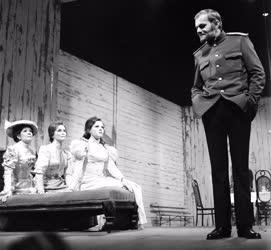 Kultúra - Színház - Csehov: A három nővér a Vígszínházban