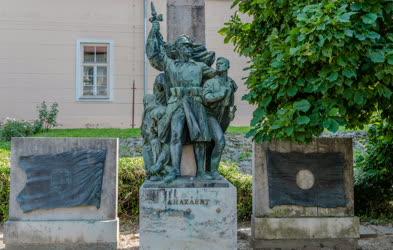 Kultúra - Szentgotthárd - A Hazáért szobor