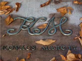 Kegyelet -  Kovács Margit sírja a Farkasréti temetőben