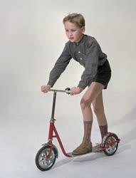 Reklám - Gyerek kerékpárok, roller, gokart