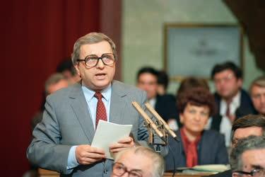 Belpolitika - Parlamenti ülés