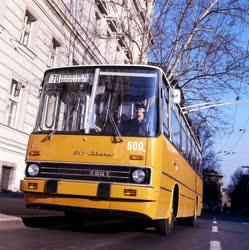 Tömegközlekedés - Ikarus trolibusz