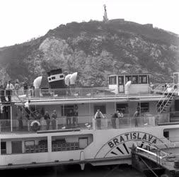 Közlekedés - Bratislava csehszlovák üdülőhajó Budapesten