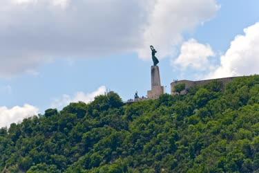 Városkép - Budapest - A Szabadság-szobor és a Citadella