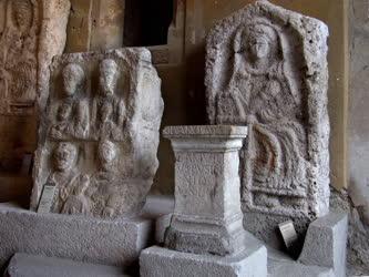 Múzeum - Tata - Római kori faragott kőemlékek 