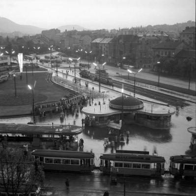 Városkép - Közlekedés - Forgalom a Moszkva téren