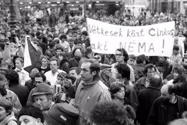 Külkapcsolat - Tiltakozás Vaclav Havelért