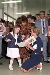 Külkapcsolat - Oktatás - Diana hercegnő a Pető Intézetben