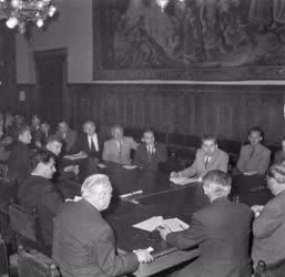 Ötvenhat emléke - A Minisztertanács ülése a Parlamentben