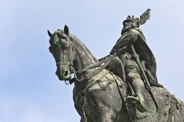 Műalkotás - Gödöllő - Árpád-házi Kálmán herceg szobra 