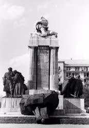 Történelem - A ledöntött Tisza István-szobor