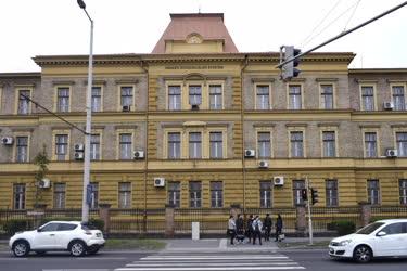 Épület - Budapest - Nemzeti Közszolgálati Egyetem 
