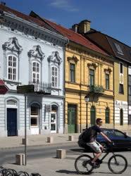 Városkép - Pécs - Régi lakóházak a Búza téren