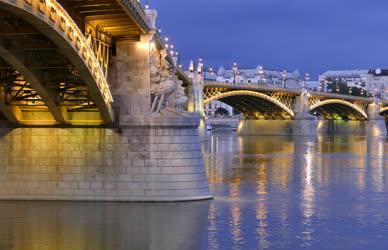 Városkép - Budapest - Margit híd esti kivilágításban