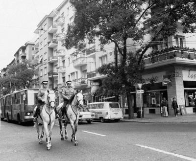 Közbiztonság - Lovas rendőrök Budapesten 