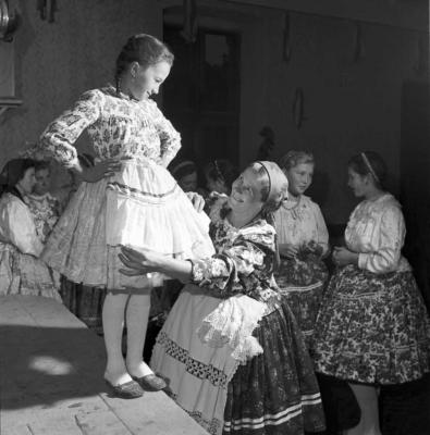 Kultúra - Folklór - Szebényi népi együttes - Lánysirató