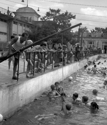 Sport - Úszástanítás a Császárfürdőben