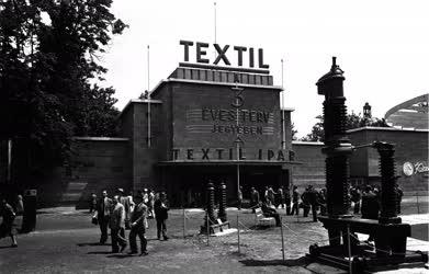 Kereskedelem - A textilipar pavilonja a BNV-n