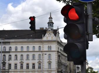 Közlekedés - Budapest - Közlekedési lámpa 