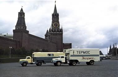 Külkereskedelem - MOGÜRT járművek Moszkvában   