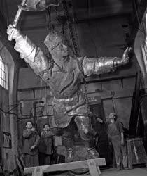 Kultúra - Az Osztapenko szobron dolgoznak