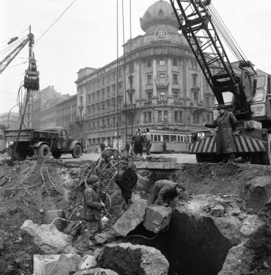 Településfejlesztés - Budapest - Gyalogos aluljáró épül az EMKÉ-nél