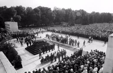 Belpolitika - Kádár János temetése
