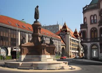 Műalkotás - Pécs - Zsolnay Vilmos szobra