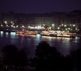 Városkép - Esti Budapest - Május elseje