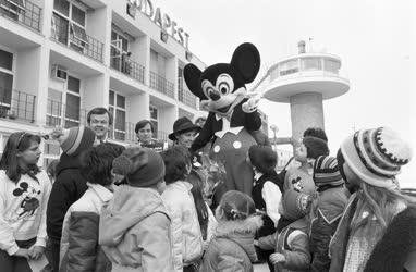 Külkapcsolat - Mickey egér Budapesten