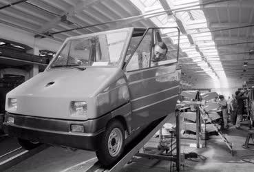 Ipar - Járműipar - Megkezdődött a Puli személygépkocsik gyártása