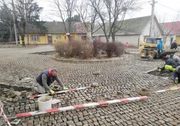Építőipar - Verőce - Felújítják a vasútállomás előtti teret 