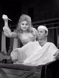 Kultúra - Nemzeti Színház - Peter Weiss: Jean Paul Marat üldöztetése és meggyilkolása ahogy a charentoni elmegyógyintézet.......