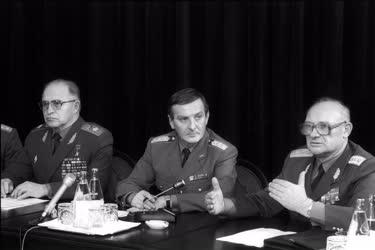 Sajtótájékoztató - A Varsói Szerződés Honvédelmi Bizottságának ülése