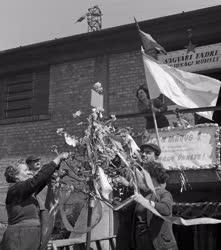 Ünnep - Májusfa díszítés a Gheorghiu Dej Hajógyárban