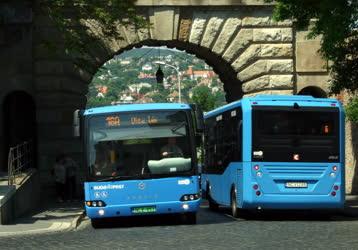Közlekedés - Budapest - Környezetkímélő auóbuszok a Várban