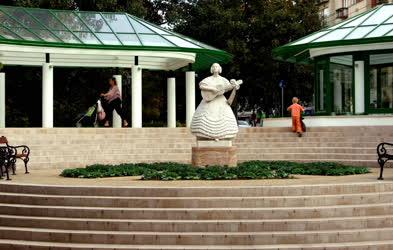 Budapest -  Déryné szobra - Horváth-kert