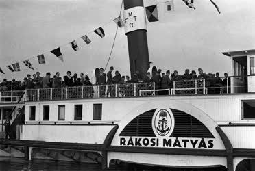 Történelem - A Rákosi Mátyás nevű hajó avatása Szegeden