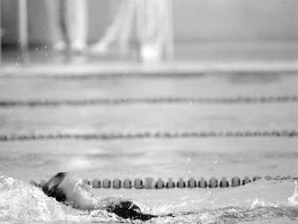 Sport - Országos úszóbajnokság a Komjádi uszodában