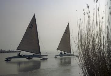 Sport - Jégvitorlázás a Balatonon