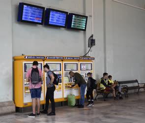 Közlekedés - Budapest - Nyugati pályaudvar tetőfelújítás