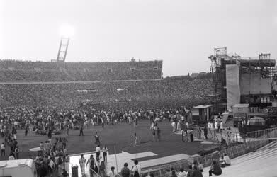 Kultúra - Queen koncert a Népstadionban