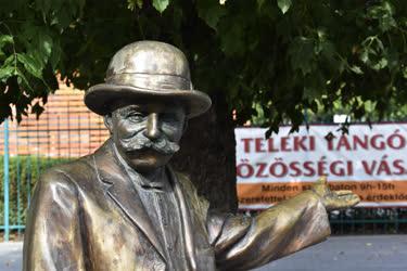 Köztéri szobor - Budapest - Ószeres a Teleki téren