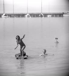 Szabadidő - Üdülő művészek a Balatonon