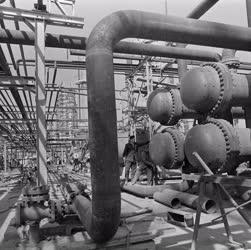 Ipar - A Dunai Kőolajipari Vállalat építkezése