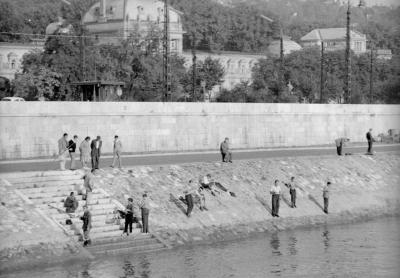 Szabadidő - Horgászok a budai rakparton