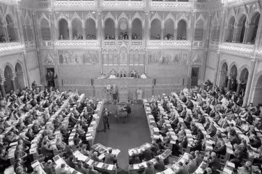 Belpolitika - Parlamenti ülés