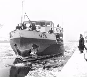 Közlekedés - Kikötőbe érkezett az utolsó dunai vontatóhajó