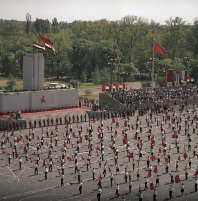 Városkép - Ünnep - Május elseje a fővárosban