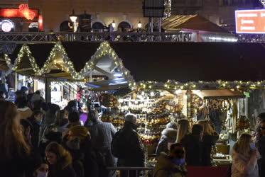 Városkép - Ünnep - Budapest  - Adventi Ünnep a Bazilikánál